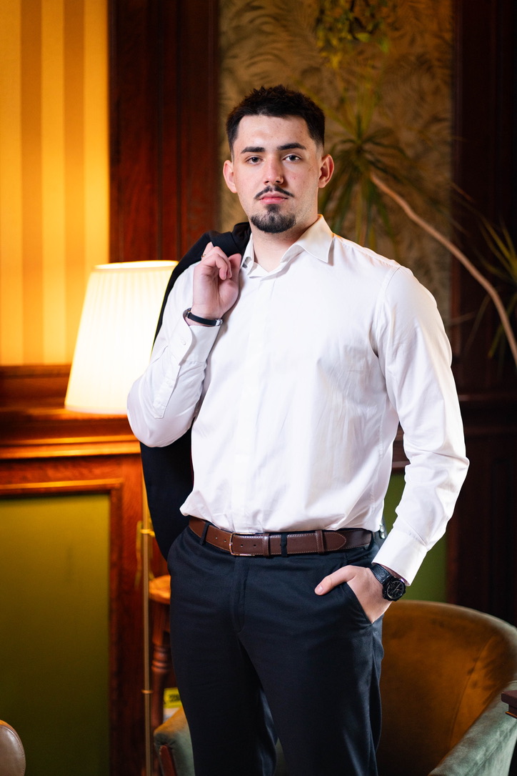 Bogdan Hreban — cămașă albă